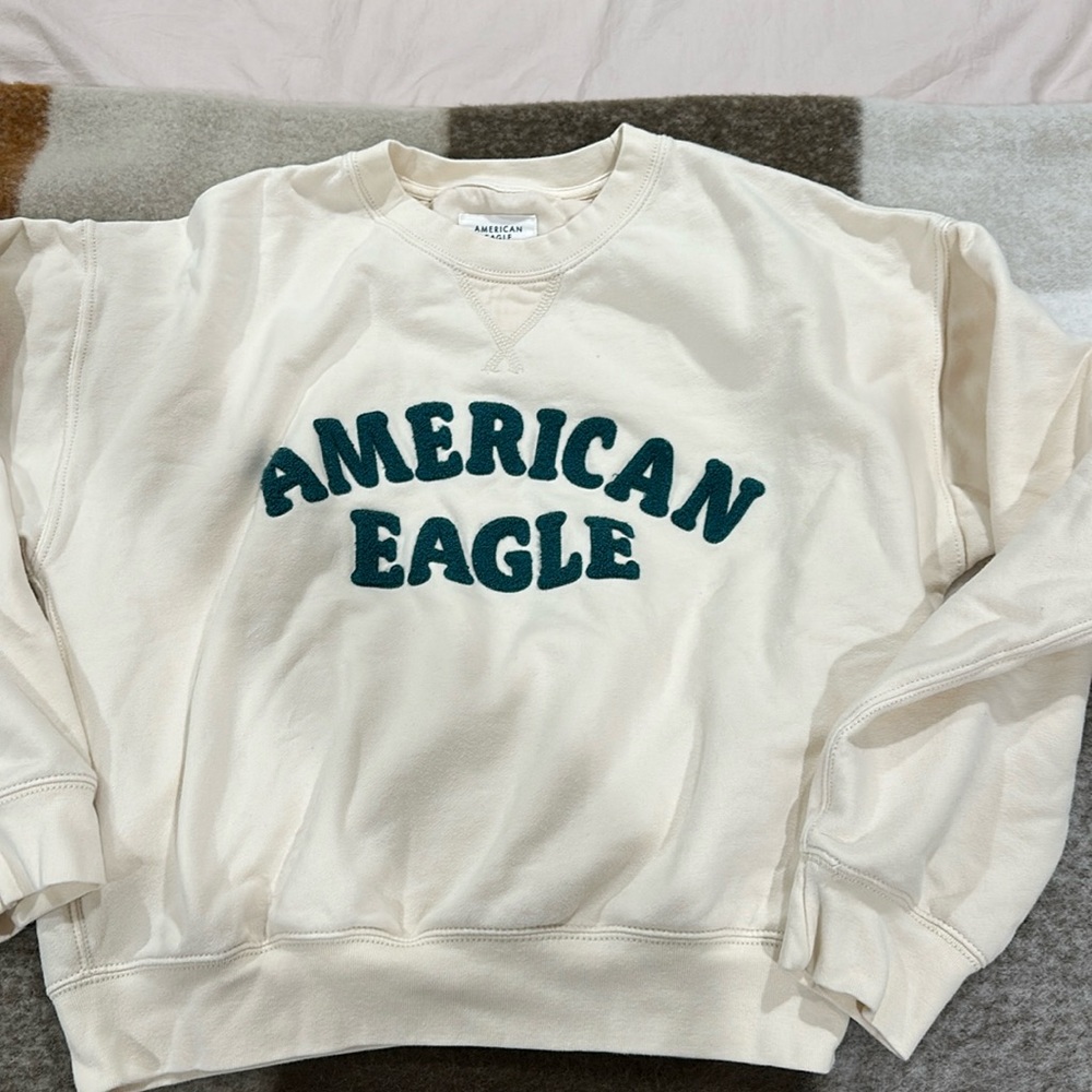 Super soft American Eagle pullover. Women’s XS. Cream with hunter green letters